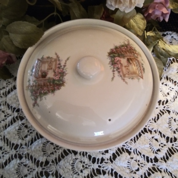 Pristine Retro Mid-century Casserole/Serving Dish - Picture 2 of 7